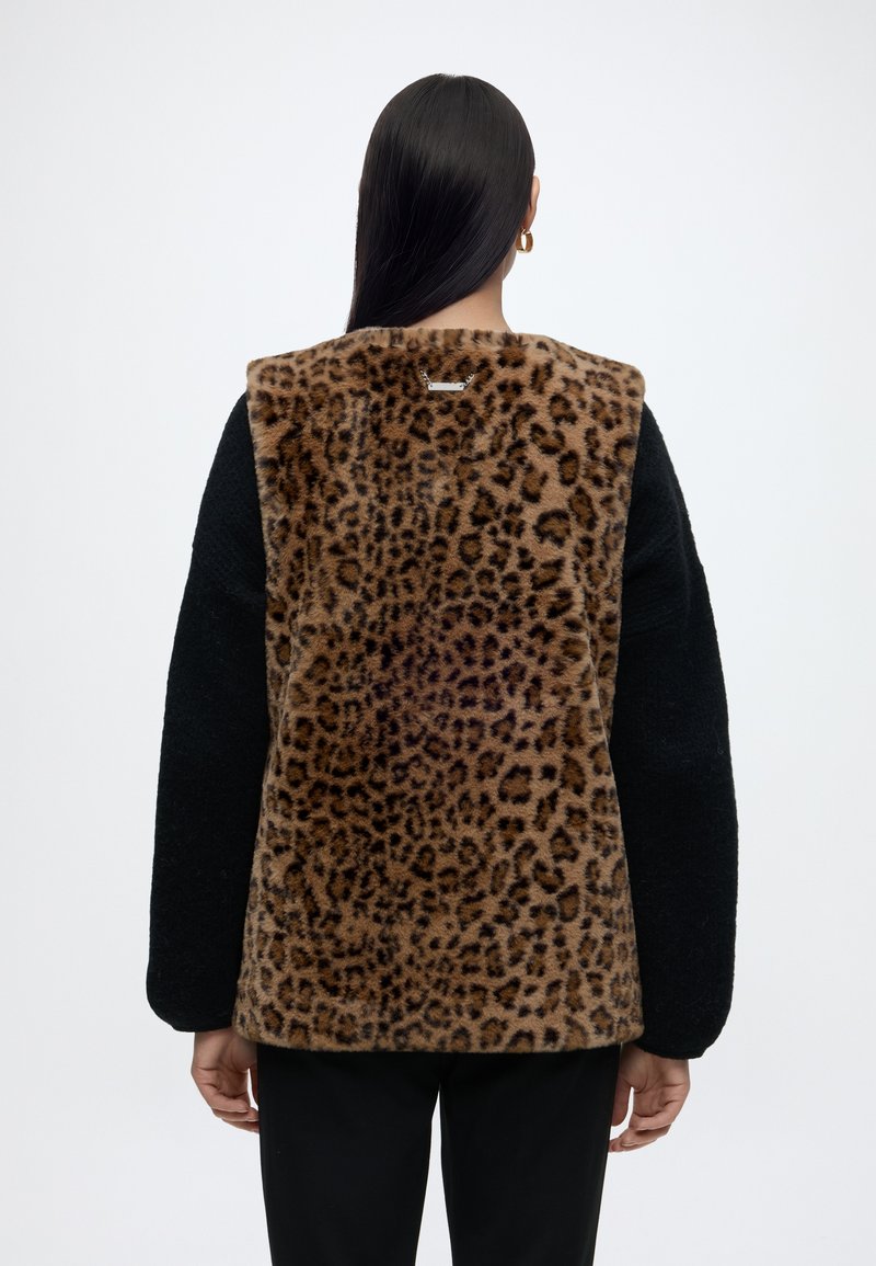 DKNY COLLARLESS FAUX FUR VEST - Waistcoat - leopard/woodsmoke 