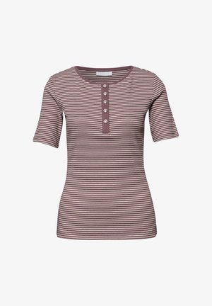 Haut en maille à manches courtes rayé mauve et blanc avec un col rond et une patte de boutonnage à l'avant comportant cinq petits boutons.