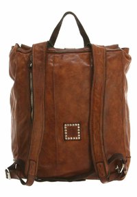 CAMPOMAGGI - SAC BERENICE BACKPACK COGNAC – L'Île Bleue