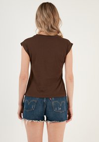 LELA T-shirt basic - brown