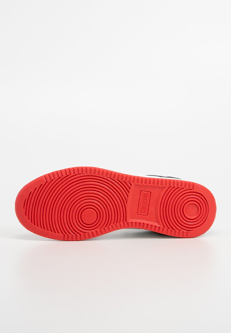 Suela de zapato en goma roja con un patrón circular texturizado. Presenta un logotipo en relieve, que proporciona agarre y tracción en diversas superficies.