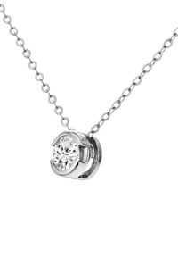 Srebrny naszyjnik z okrągłym, błyszczącym diamentowym wisiorkiem w eleganckim, nowoczesnym ustawieniu na delikatnym łańcuszku.