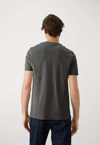 Lyle & Scott Paprasti marškinėliai - gunmetal