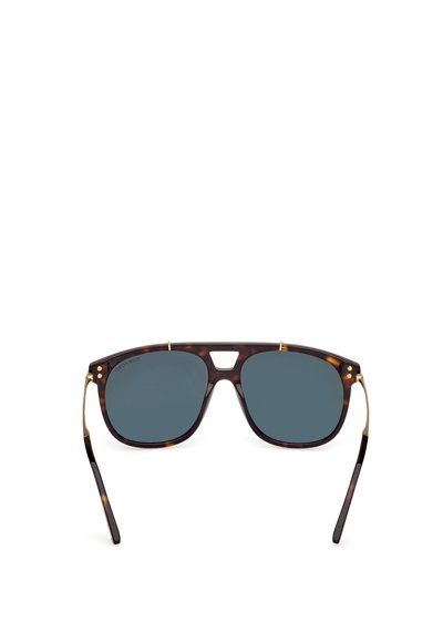 Schildpatt-Sonnenbrille mit dunklen Gläsern, einem stabilen Rahmen und goldfarbenen Akzenten. Das Design umfasst eine markante Aussparung in der Brücke.