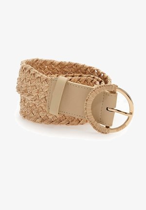 Ceinture tissée beige avec une boucle ronde dorée enveloppée du même matériau, comprenant un détail couture en cuir près de la boucle.