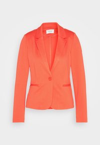 Blazer corail à coupe ajustée, manches longues, revers crantés, fermeture à un bouton et deux poches frontales, en tissu texturé.