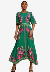 REGULAR FIT - PRINTED CREW NECK  - Maxi šaty - green floral