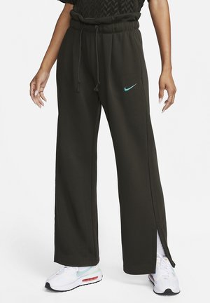 Tmavě zelené tepláky s elastickým pasem a šňůrkou, s bočními rozparky a tyrkysovým logem Nike na boku.