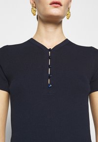 Club Monaco Jednoduché tričko - white
