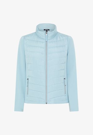 Hellblauer, geschichteter Blazer mit durchgehendem Reißverschluss vorne, strukturierten Einsätzen auf der oberen Hälfte und glattem Stoff an Ärmeln und unterem Abschnitt.