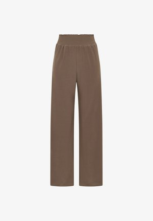 Pantalon marron à jambes larges en tissu doux avec une taille smockée. Les jambes sont amples et présentent une texture lisse.