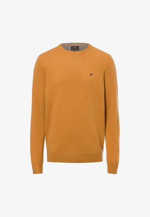 Senfgelber Rundhals-Pullover aus weichem Material, mit langen Ärmeln und einem kleinen schwarzen Logo auf der Brust. Schlichte Textur.