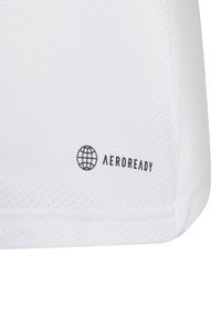 Biela priedušná tkanina s textúrovaným vzorom. Obsahuje čierne logo "AEROREADY" a grafiku guľe blízko lemu.