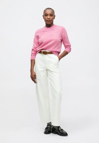 Maison Kitsuné BABY FOX REGULAR JUMPER - Svetrík - pale rose