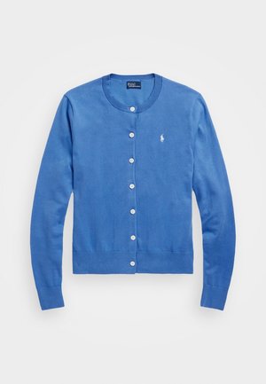 Blauwe cardigan met lange mouwen, knopen, ronde halslijn en wit geborduurd Polo-logo op de linkerborst.