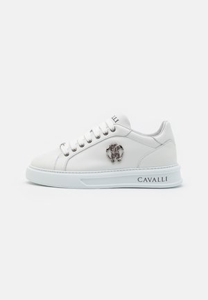Sneakers - white