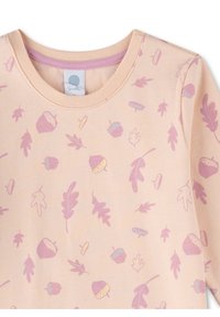 Langärmliges Hemd in hellem Pfirsichton mit einem verspielten Muster aus rosa Eicheln und Blättern, gefertigt aus weicher Baumwolle und mit Rundhalsausschnitt.