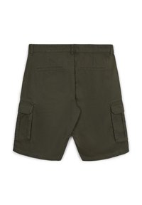Shorts cargo verde oliva in cotone. Presentano due tasche posteriori e due tasche laterali. Taglio dritto con rifinitura pulita.