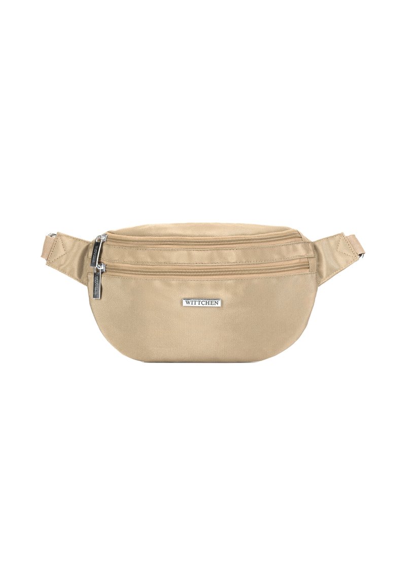 Marsupio beige con due scomparti con zip, realizzato in materiale resistente, con una tracolla regolabile e un piccolo etichetta del marchio sul davanti.