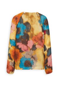Blouse légère à manches longues avec motif floral aux nuances orange, bleu, rose et marron. Encolure froncée avec une texture douce.