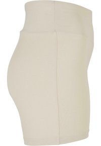Beige rekbare high-waisted shorts met een gladde textuur, voorzien van een nette afwerking en zonder zichtbare hardware of opvallende patronen.
