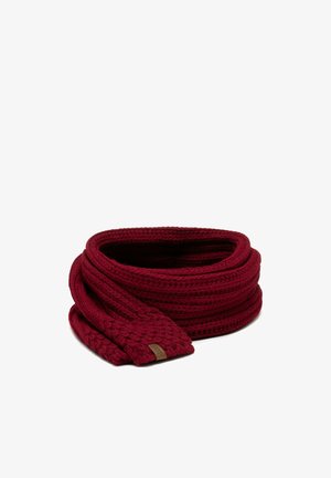 Braided knit scarf in deep red, made of textured yarn, featuring a flat end and a small leather accent for detail.