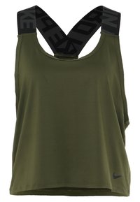 Camiseta atlética verde sin mangas con cuello redondo, tirantes anchos que presentan la marca Nike en negro, y un diseño holgado con un dobladillo recto.
