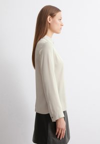 Marc O'Polo REGULAR AUS FLIESSENDEM  - Button-down blouse - misty grey
