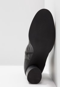 Bianco Ankle Boot - black