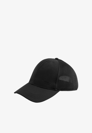 Casquette de baseball noire avec un devant uni et des côtés en maille, présentant une visière incurvée et des détails cousus. Tissu texturé pour la ventilation.