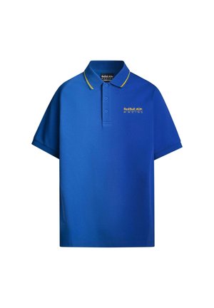 Polo azul con mangas cortas, acentos de color amarillo en el cuello y el logotipo de Red Bull Racing bordado en el pecho. Textura de tela suave.
