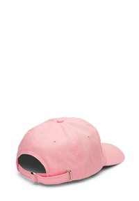 Roze katoenen pet met een gebogen klep, verstelbare band en een gladde textuur. Heeft ventilatiegaten op het achterpaneel.