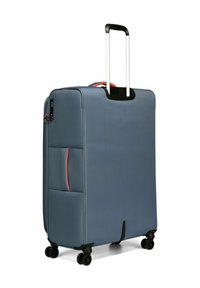 Valigia blu in poliestere con manico telescopico, dettagli arancioni, due tasche laterali e quattro ruote nere per la mobilità.