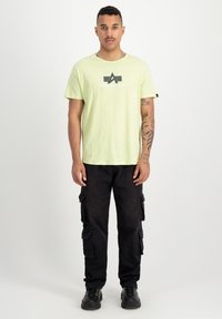 Alpha Industries Triko s potiskem - arctic lime