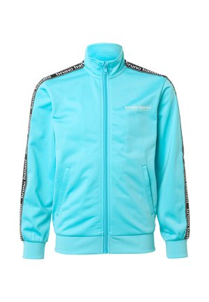 Lyseblå lynlåsjakke med høj krave, sorte og hvide mærkede striber langs ærmerne og "bruno banani"-logo på venstre bryst.