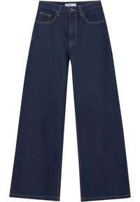 Jean en denim foncé à jambes larges et taille haute, comportant cinq poches, des coutures orange contrastantes et une fermeture à bouton à l'avant.