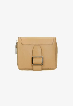 Portefeuille en cuir beige avec rabat avant, boucle décorative et fermeture éclair sur le côté.