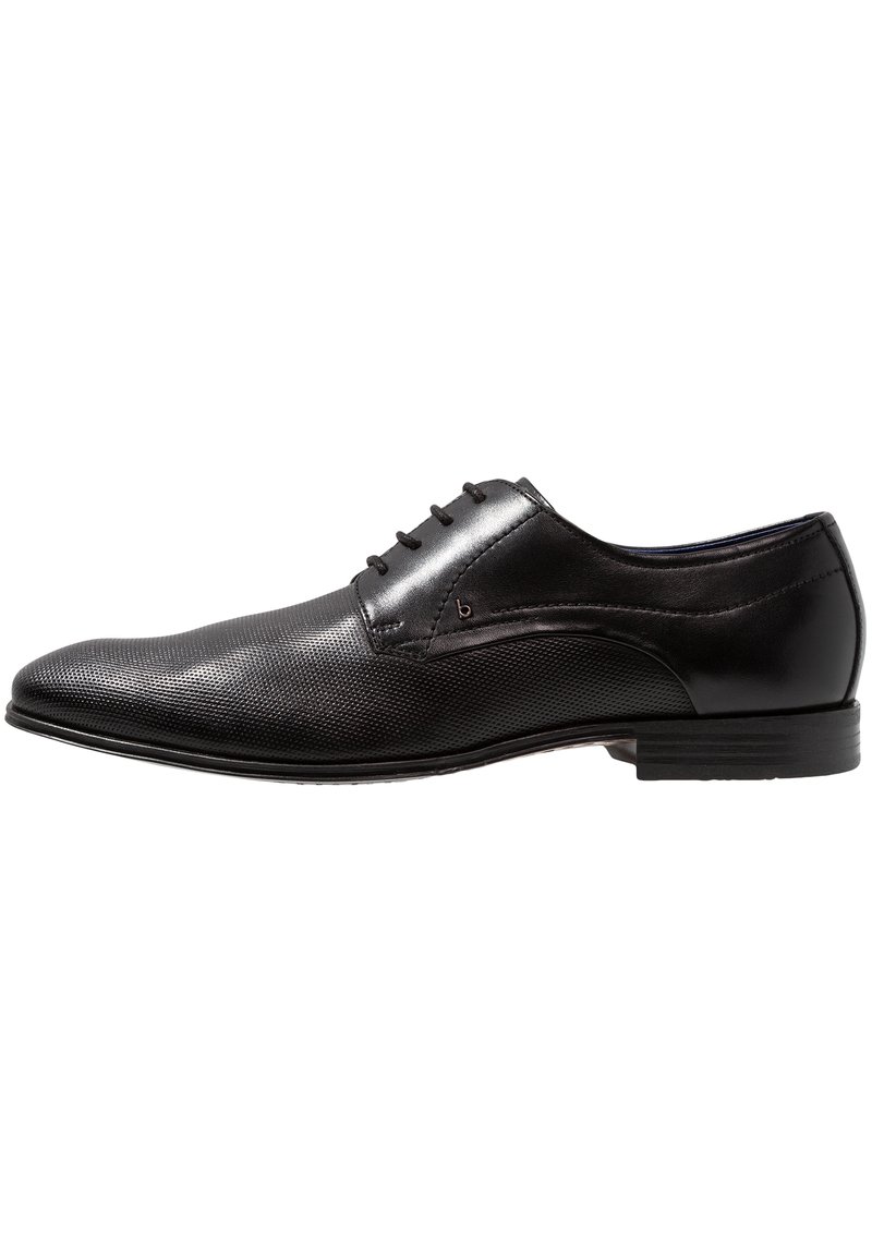 Zapato negro de vestir con una parte delantera texturizada, parte superior de cuero liso y seis ojetes para los cordones. Silueta elegante con un tacón bajo.