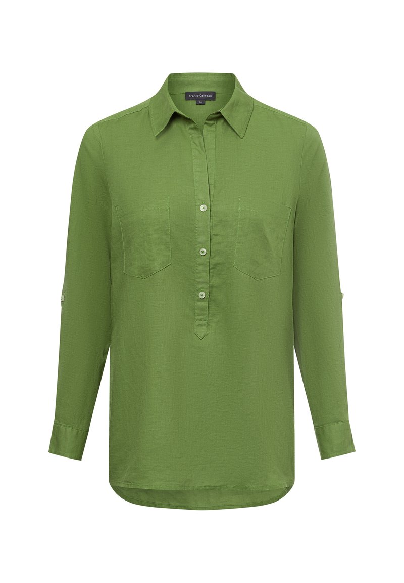 Camicia verde a maniche lunghe con colletto, chiusura a bottoni, due tasche sul petto e opzione per arrotolare le maniche, realizzata in tessuto testurizzato.