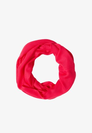 Jasně červený lehký nekonečný šátek z tkaniny, upravený v volné kruhové smyčce na bílém pozadí.