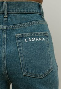 LA MANIA ETZI - Tiesaus kirpimo džinsai - blue denim