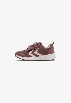 Børnesneakers i mauve med pink chevron-striber, to justerbare remme, åndbart mesh og hvid tekstureret sål.