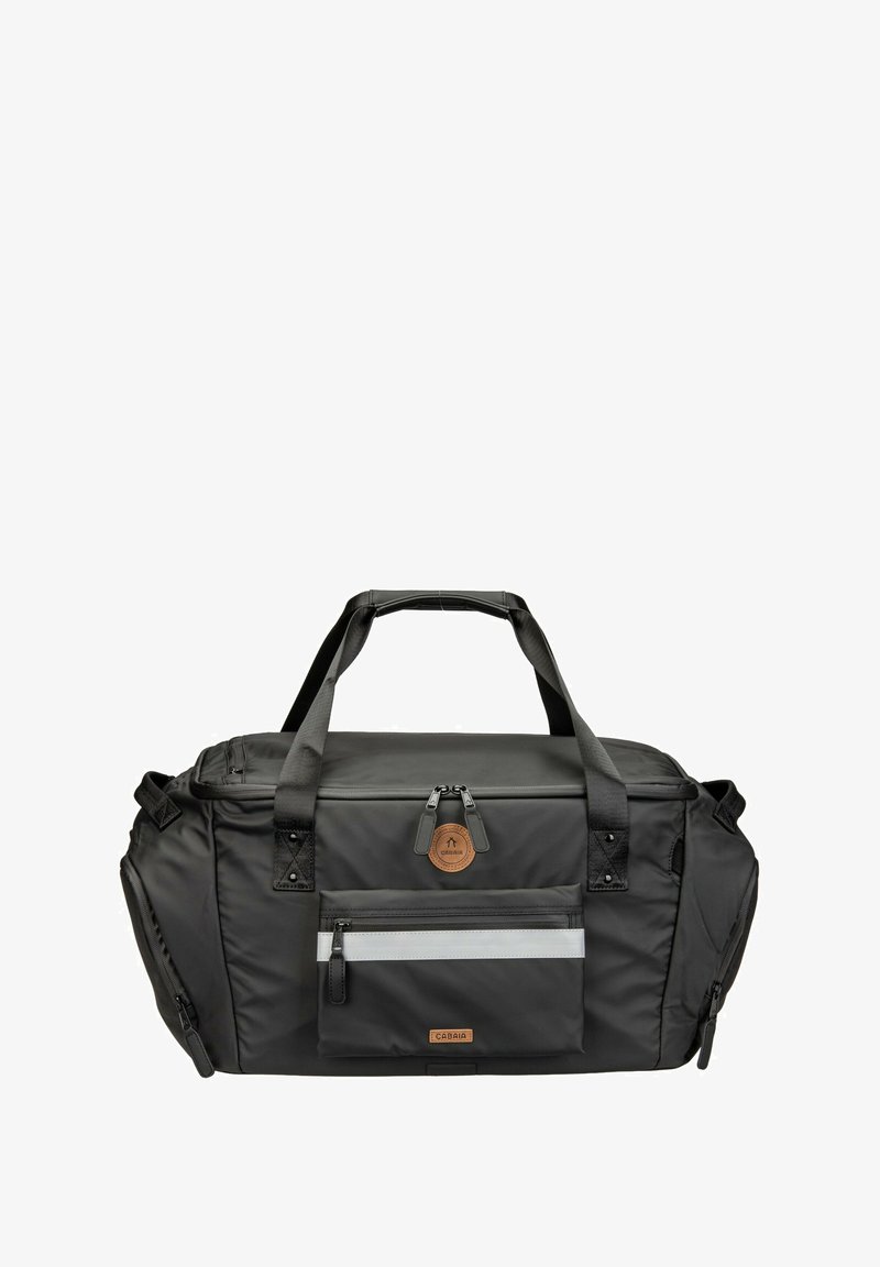 Sac de voyage noir avec double poignée, poche avant zippée dotée d'une bande réfléchissante, compartiments latéraux zippés, et écussons de marque marron.