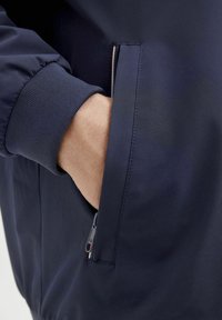 Thumbnail Image 4