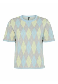 Suéter de manga corta con patrón de rombos en azul claro, gris y amarillo pastel. Cuello redondeado y bordes acanalados con un acabado suave y texturizado.