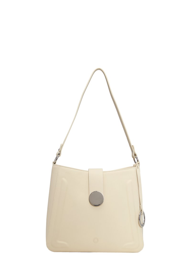 Borsa a spalla color crema realizzata in pelle liscia, con chiusura a patta e bottone metallico rotondo, e tracolla regolabile.