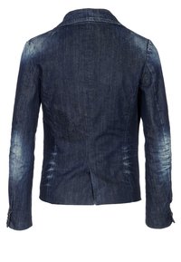 Dunkelblaue Denimjacke mit schmaler Passform, langen Ärmeln und Kragen. Hat Ausbleichungen an den Schultern und im Rücken sowie einen Schlitz am Saum.