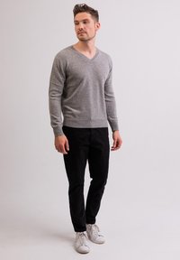 CASH-MERE V-AUSSCHNITT - Maglione - grau