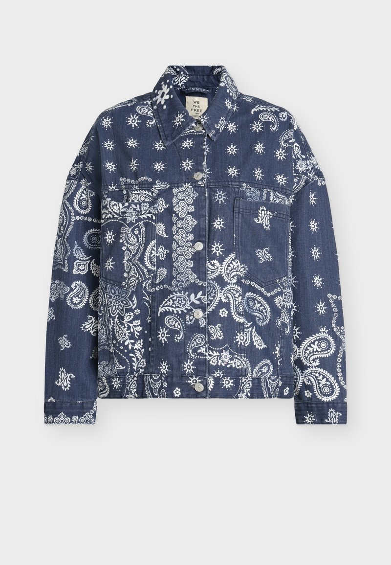 Dunkelblaue Jeansjacke mit weißen Paisley- und Blumenmustern, ausgestattet mit einem Kragen, Knopfverschluss und zwei Fronttaschen.