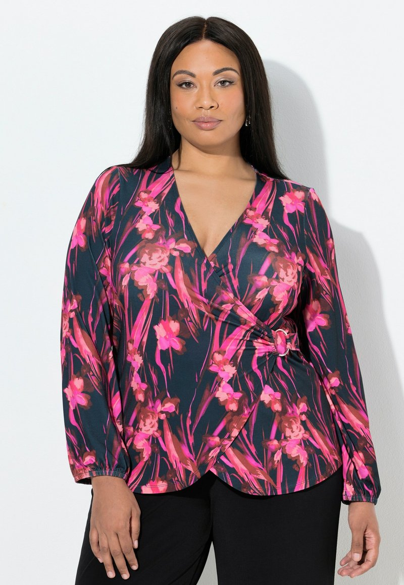 Bluse mit floralem Druck in dunklem Marineblau, featuring pinken und burgunderfarbenen Blumen, langen Ärmeln, V-Ausschnitt und einem geknoteten Detail an der Taille.